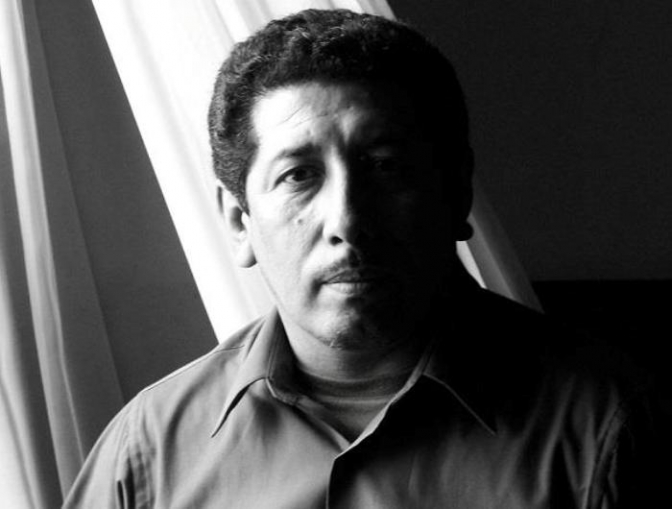 Agente de la DEA en  El Salvador interrogó e insultó a escritor hondureño Samuel Trigueros quien participó en homenaje a poeta guerrillera