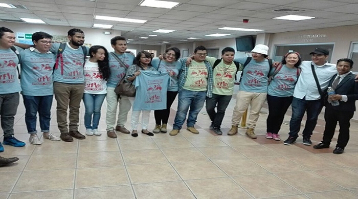 En la foto parte de los 24 estudiantes expulsados y criminalizados por hacer el ejercicio de su derecho a la protsta