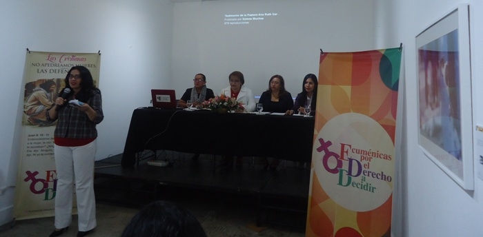 "No apedreamos a las mujeres, las defendemos", es el lema de las mujeres organizadas en "Ecuménicas por el Derecho a Decidir.