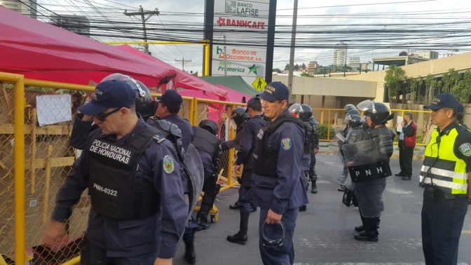 Desalojo disfrazado realizó gobierno a indignados en huelga de hambre