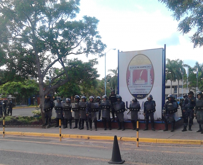 UNAH: tolete y militarismo versus autonomía y reforma