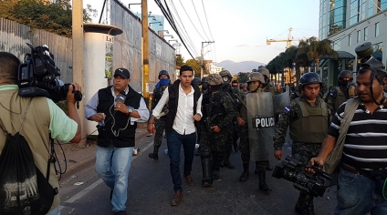 Elecciones pueden ser un foco de ataques: Altos mandos policiales y militares deben cambiar su política represiva contra la prensa en Honduras