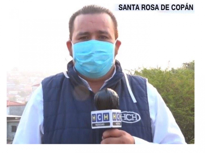 Funcionaria de SINAGER en Copán se muere de la risa ante la impunidad de sus acciones para negar información sobre Covid19 a periodista Santiago López
