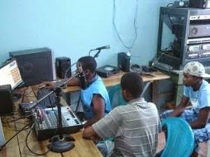 Las presiones por controlar el pensamiento: Gobierno acosa a la Radio garífuna Waruguma