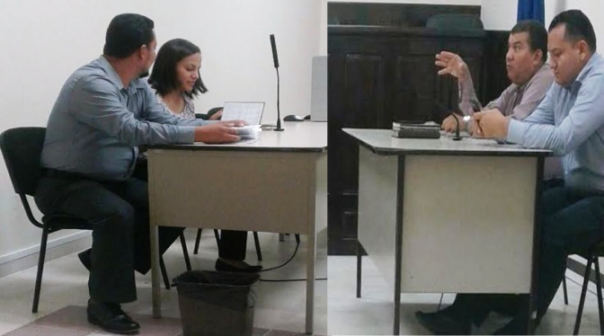 En la foto al lado izquierdo Jairo López con la abogada Kenia Oliva y en la derecha Euceda y su apoderado legal
