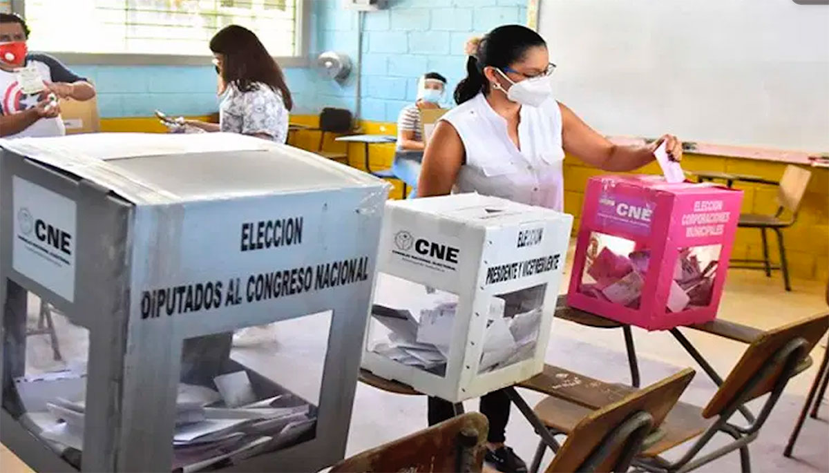 Votando en mesa electoral 